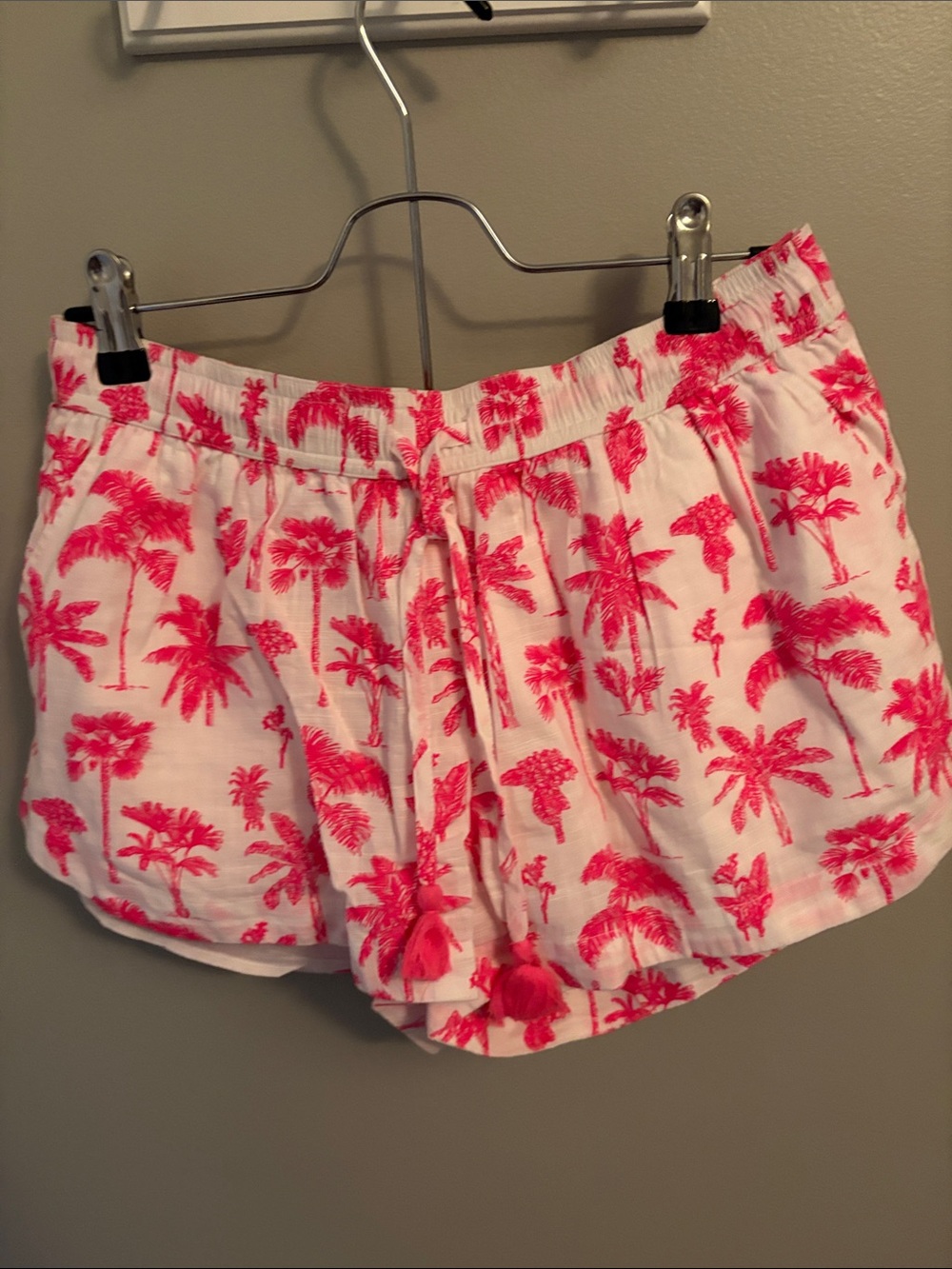Vineyard Vines White Shorts with Hot Pink Palm Print